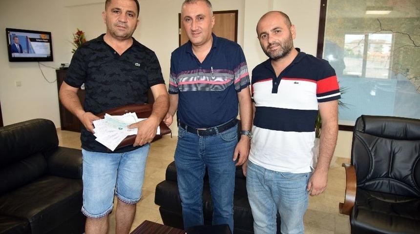 &Ccedil;&ouml;pte 66 Bin Tl Değerinde Evrak Dolu &Ccedil;anta Buldu