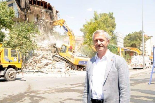 Gaziantep'te 47 Yıllık Polis Merkezi Yıkıldı