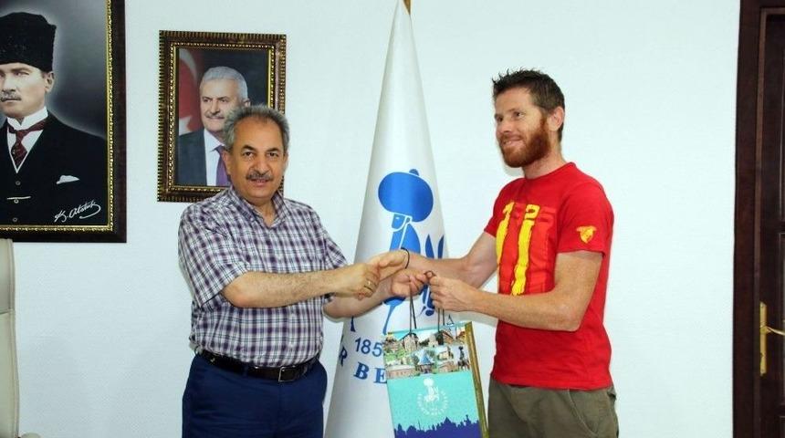 Hollanda&rsquo;dan Bisikletle D&uuml;nya Turuna &Ccedil;ıkan Mark Koelen, Akşehir&rsquo;de