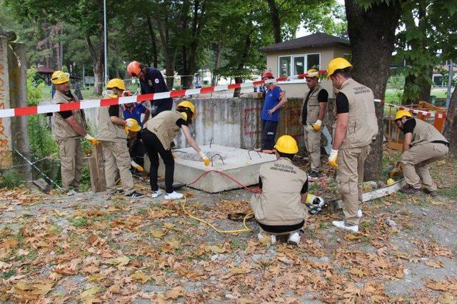 Afad, Tuzla Belediyesi Sivil Savunma Akt Ekibine ‘arama Kurtarma’ Eğitimleri Verdi