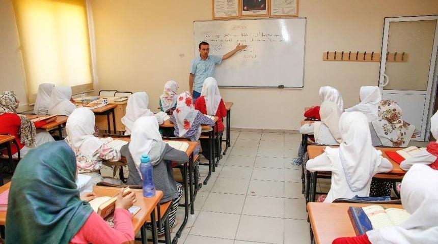 Gen&ccedil;ler, Yaz D&ouml;nemini Kur&rsquo;an-ı Kerim &Ouml;ğrenerek Ge&ccedil;iriyor