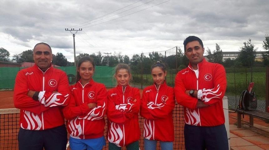 Karesispor&rsquo;lu İzem, Tenis Milli Takımı&rsquo;nda