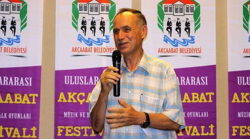 27. Uluslararası Ak&ccedil;aabat M&uuml;zik Ve Halkoyunları Festivali Sponsorlarına Plaket Verildi