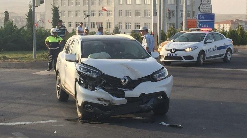 Kırmızı Işık İhlali Yapan Gurbet&ccedil;iler Kaza Yaptı: 2 Yaralı