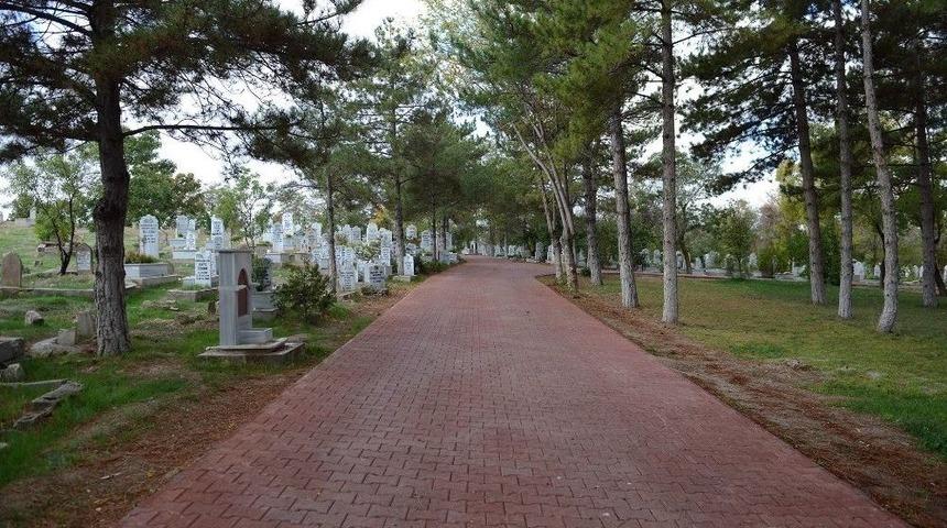 Konya&rsquo;da B&uuml;t&uuml;n Mezarlıklara B&uuml;y&uuml;kşehir Eli Değdi