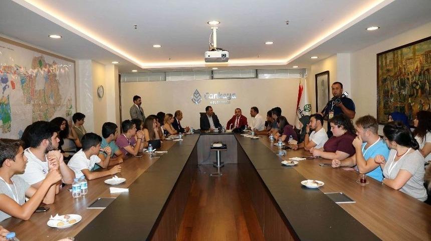 Antalyalı Gen&ccedil;lerden Başkan Taşdelen&rsquo;e Ziyaret