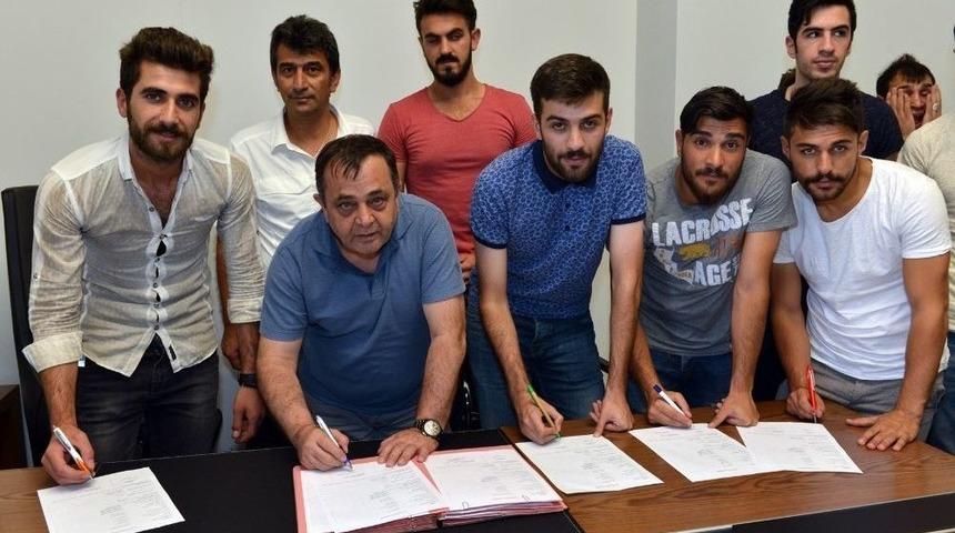 Yakutiyespor, Bal Ligi İ&ccedil;in Toplu İmza Attı