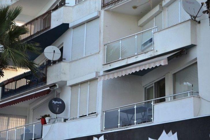 5.kattan Otomobilin Üzerine Düşen Kadın Hayatını Kaybetti G2