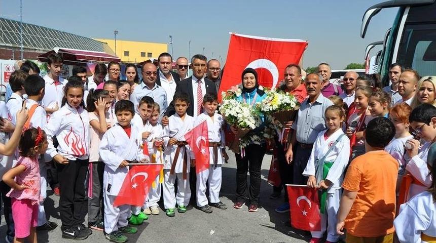 Altın Kız Gamze Eskişehir’e Geldi