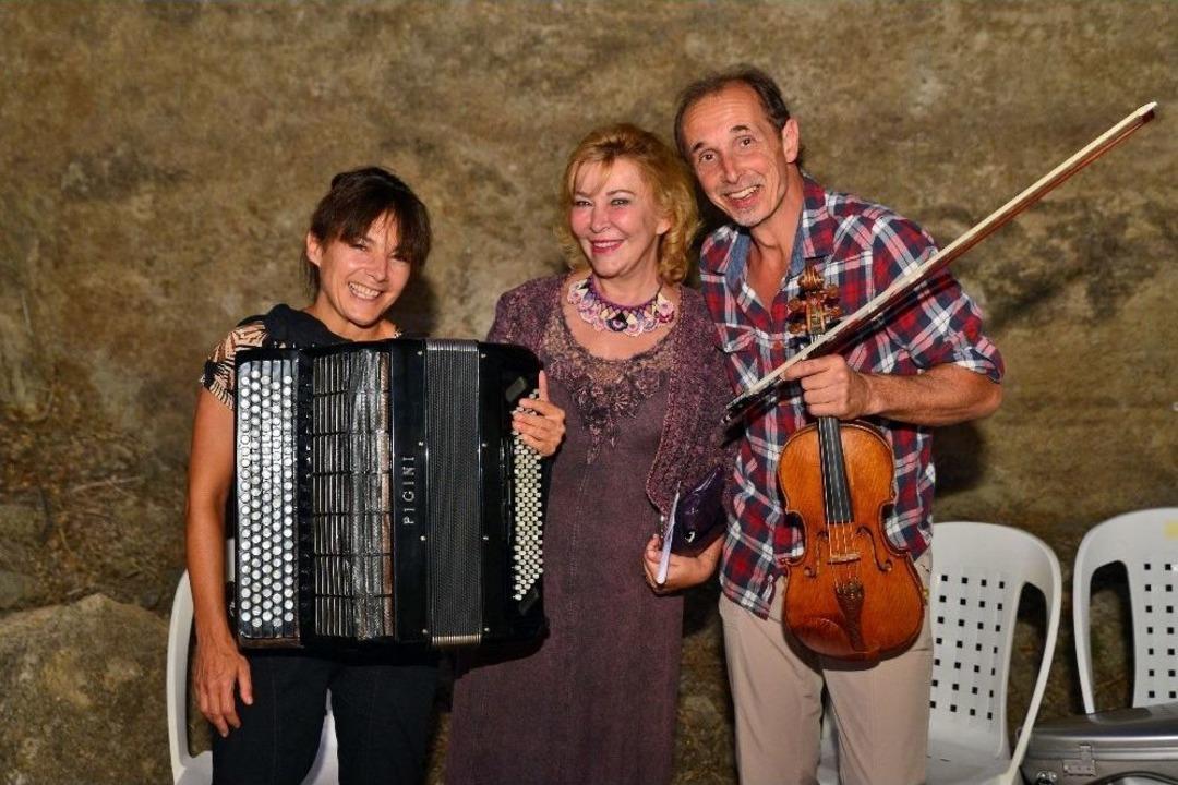 G&uuml;m&uuml;şl&uuml;k&rsquo;te Festival Keman Ve Akordeonun Dansıyla Başladı