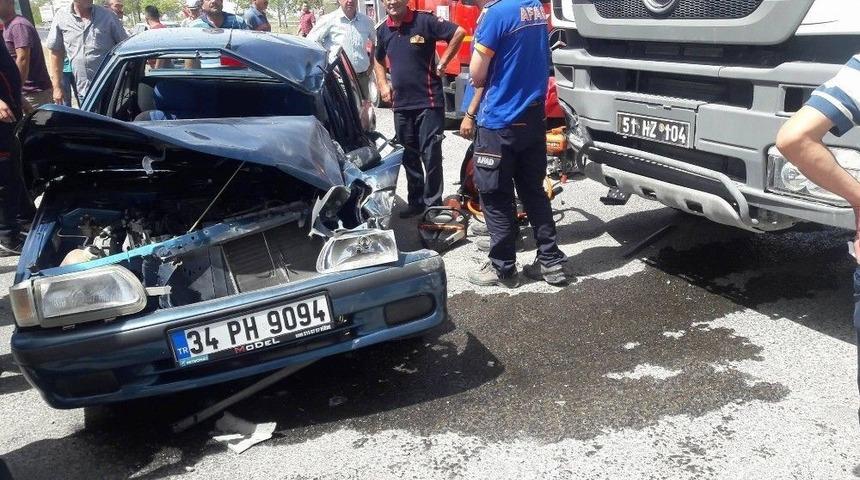 Niğde&rsquo;de Trafik Kazası: 3 Yaralı