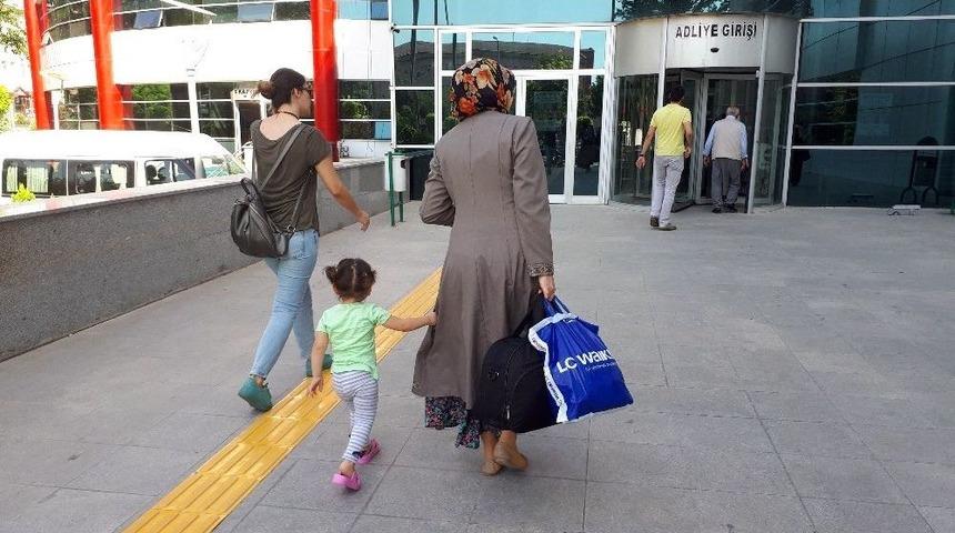 Fet&ouml;&rsquo;n&uuml;n Kadın Sorumlularına Operasyon