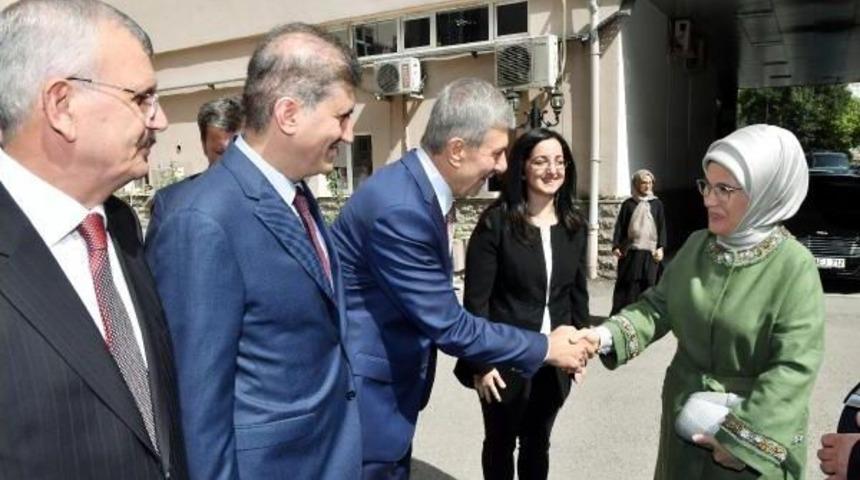 Emine Erdoğan: Sezaryen Oranlarının Azaltılması Konusunda Bir Seferberlik Başlatılması Gerek