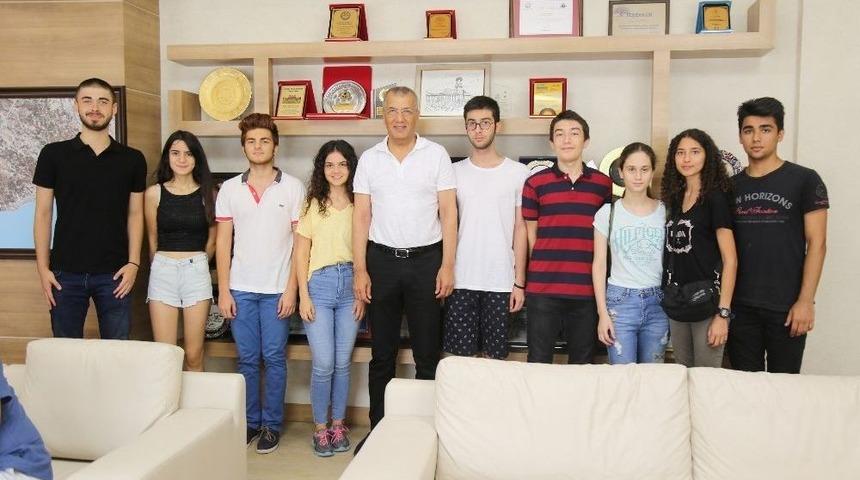 İstanbullu Liseli Gen&ccedil;ler, Mezitli Belediyesi&rsquo;nin Sosyal Projelerinde Yer Aldı