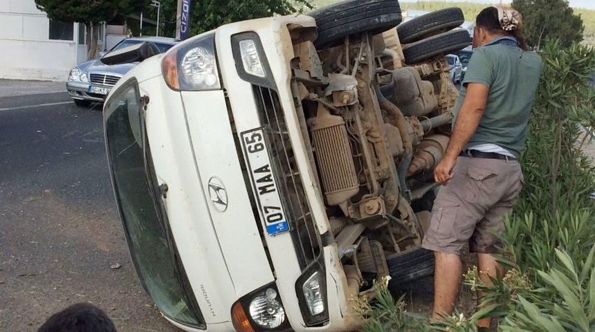 Milas&rsquo;ta Kontrolden &Ccedil;ıkan Kamyonet Takla Attı; 3 Yaralı