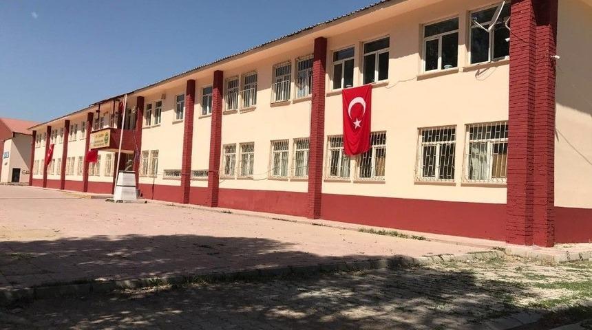 Çaldıran Belediyesinden Okul Onarımı