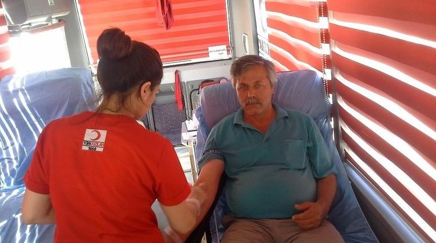 Selendi&rsquo;de 40 &Uuml;nite Kan Toplandı