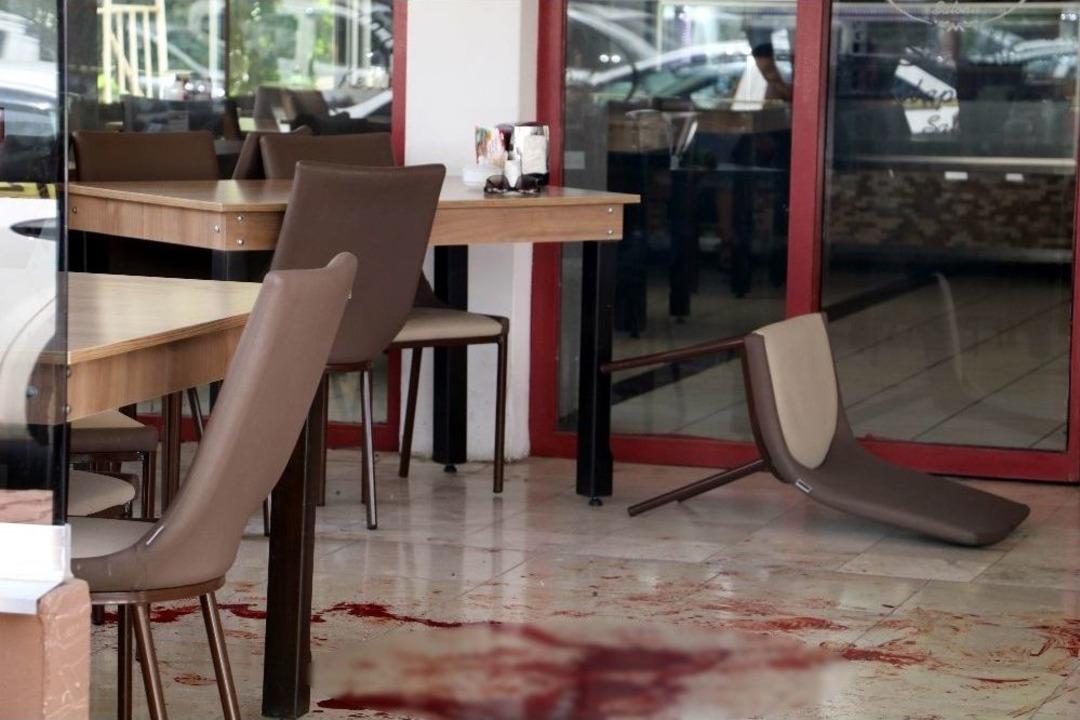 Yemek Siparişi Verdikten Sonra Bir Şarj&ouml;r Mermi Yedi