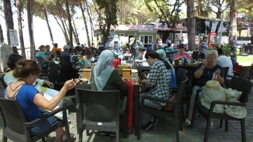 Ağa&ccedil;ları Giydirdiler