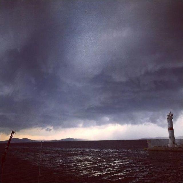Fırtına, Marmara Ve Avşa'daki Tatilcileri Korkuttu