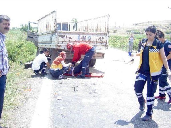 Gönen'de Trafik Kazası: 2 Ölü, 3 Yaralı