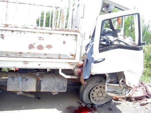 Gönen'de Trafik Kazası: 2 Ölü, 3 Yaralı