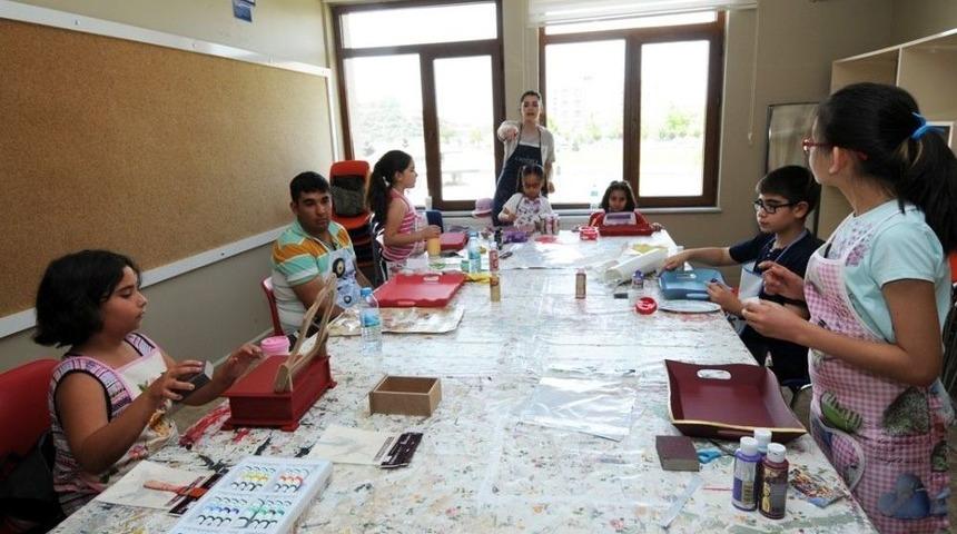 Kırşehir Belediyesi 13 Branşta 36 Kurs Veriyor