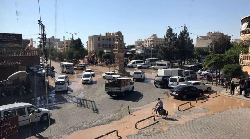 Midyat&rsquo;ta Şebeke Suyu Patladı