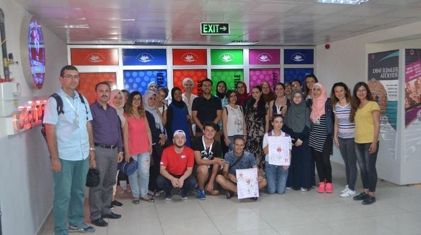 Yabancı &Ouml;ğrencileri Gen&ccedil;lik Merkezinde El Sanatları İle İlgili &Ccedil;eşitli Kurslar Alacak