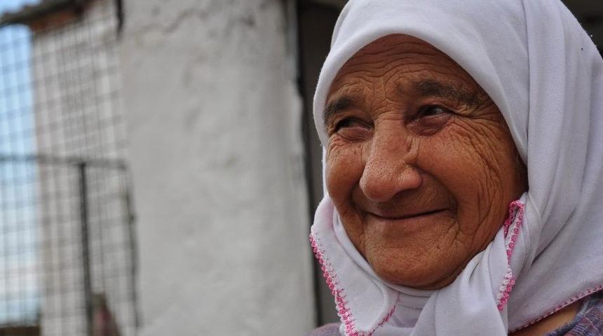 Milas&rsquo;ta Yaşlı Kadına Vatandaşlar Sahip &Ccedil;ıktı