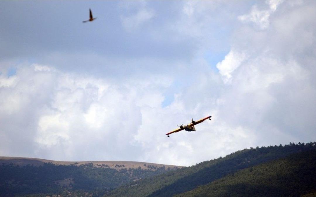 Şiddetli R&uuml;zgar Yangının Kontrol Altına Alınmasını Engelliyor