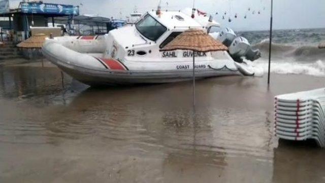 Fırtına, Marmara Ve Avşa'daki Tatilcileri Korkuttu (2)