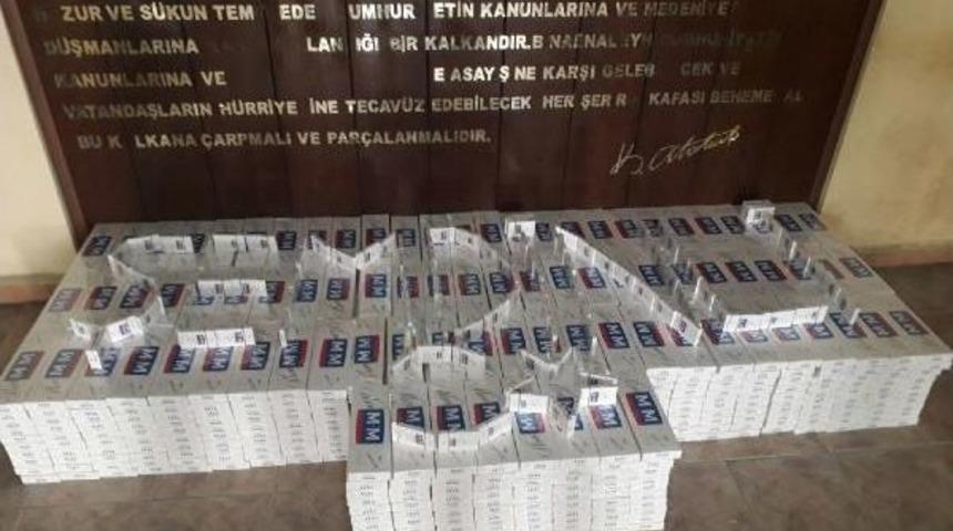 Şemdinli'de Kamyonetten 8 Bin Paket Ka&ccedil;ak Sigara &Ccedil;ıktı