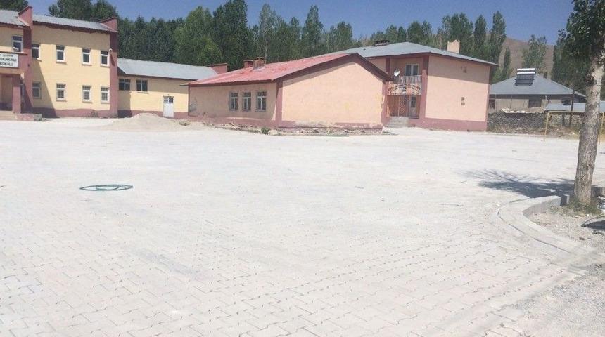 &Ccedil;aldıran&rsquo;da Yol Yapım &Ccedil;alışması