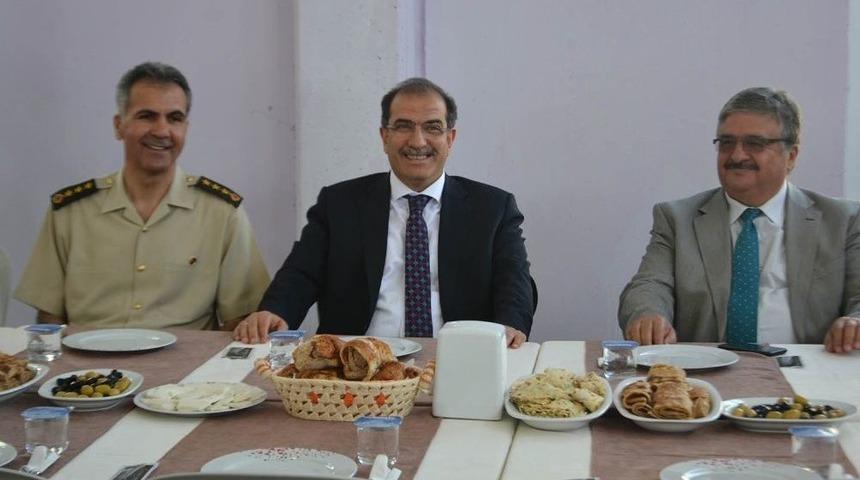 Vali Demir; " T&uuml;rkiye Cumhuriyeti&rsquo;nin B&uuml;t&uuml;n Vatandaşları 1.sınıftır"