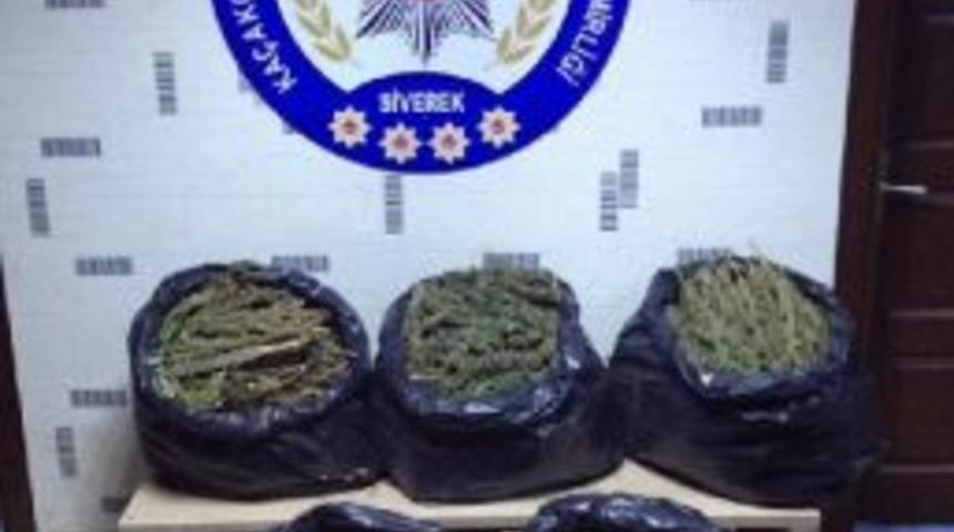 Siverek'te 25 Kilo Esrara 2 G&ouml;zaltı