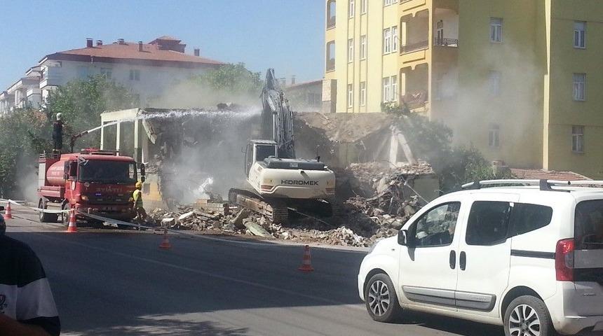 Aksaray Belediyesi Yıkım &Ccedil;alışması Yaptı