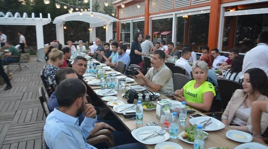 Ak Parti Uşak İl Başkanı Kuş: "basınımız &Ouml;zg&uuml;r Bir Şekilde Mesleğini İcra Etmektedir&rdquo;