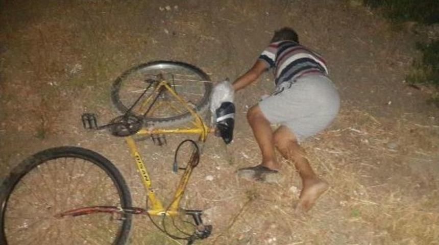 Bisikletiyle D&uuml;ş&uuml;p, &Ouml;ld&uuml;