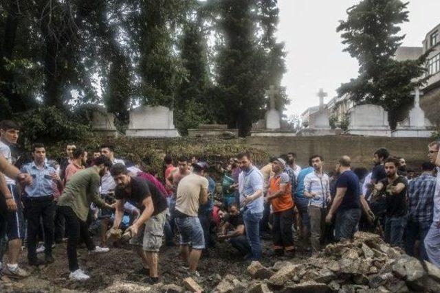 Kurtuluş'ta Duvar Çökmesinden Hemen Sonrası Kamerada