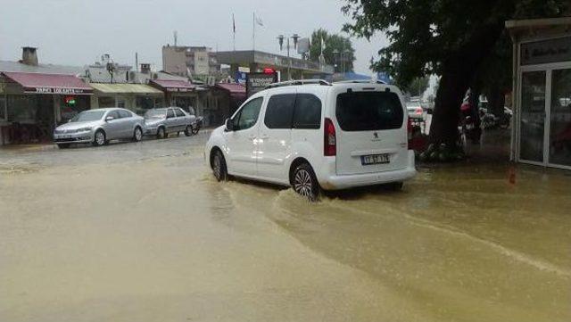 Çanakkale'de Sağanak Yağmur, Hayatı Olumsuz Etkiledi