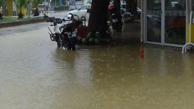 Çanakkale'de Sağanak Yağmur, Hayatı Olumsuz Etkiledi