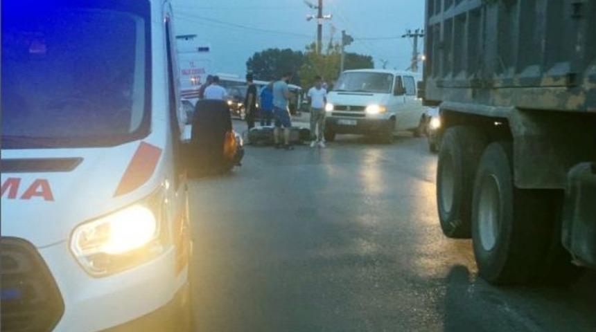 Sakarya&rsquo;da Motosiklet İle Otomobil &Ccedil;arpıştı: 2 Yaralı