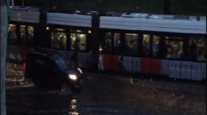 Aksaray'da Yol G&ouml;le D&ouml;nd&uuml;