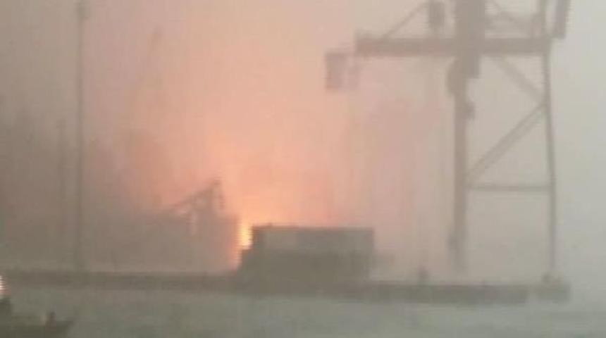 Haydarpaşa Limanı'nda 3 Vin&ccedil; Devrildi; 1 Yaralı