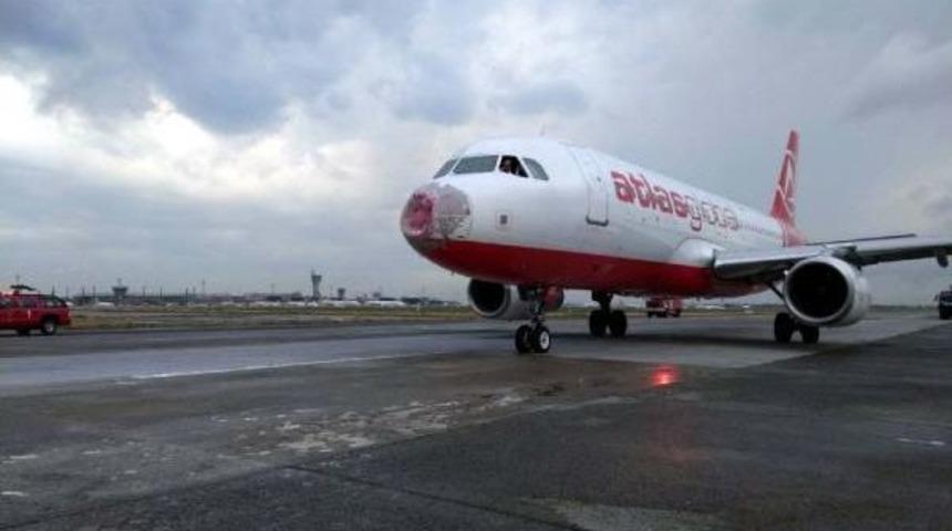 Doludan U&ccedil;ağın Burnu Hasar G&ouml;rd&uuml;, Kokpit Camları &Ccedil;atladı &nbsp;