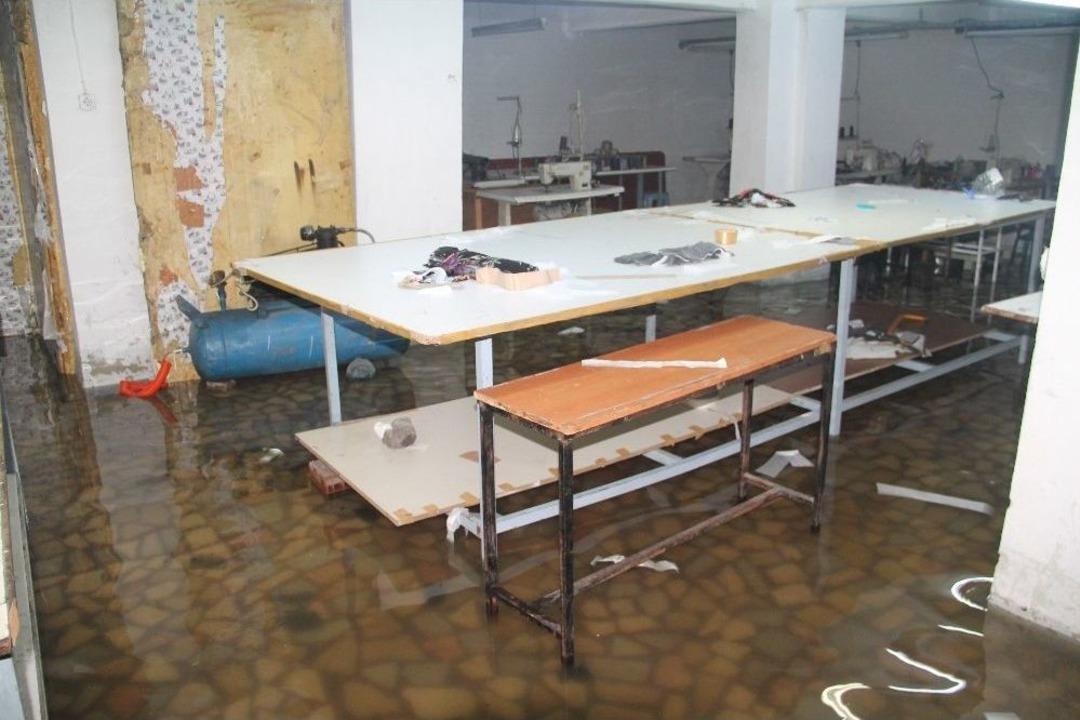 Yenibosna&rsquo;da İş Yerlerini Su Bastı