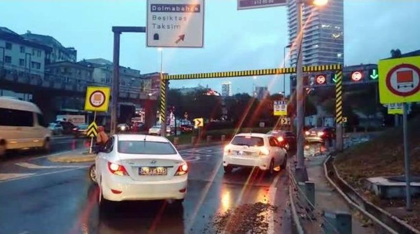 Şiddetli Yağışın Ardından Dolmabah&ccedil;e T&uuml;neli Bir S&uuml;re Kapandı