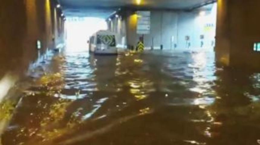 Taksim T&uuml;neli Sular Altında Kaldı