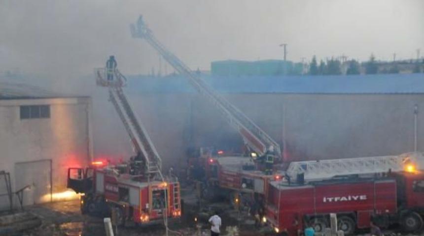 Niğde&rsquo;De Iplik Fabrikasında Yangın